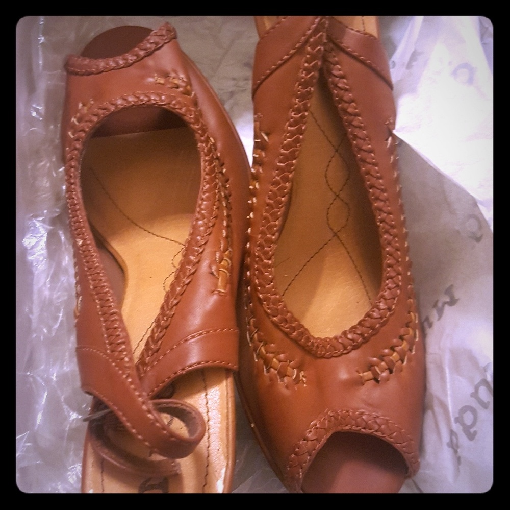 Mudd sandles
